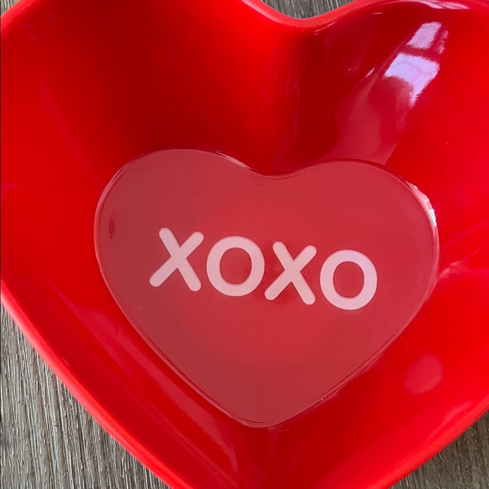 Heart-Shaped Valentine's Serveware Set - Picture 3 of 7
